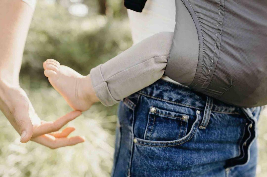 Bahaya gendongan bayi depan - boba.com